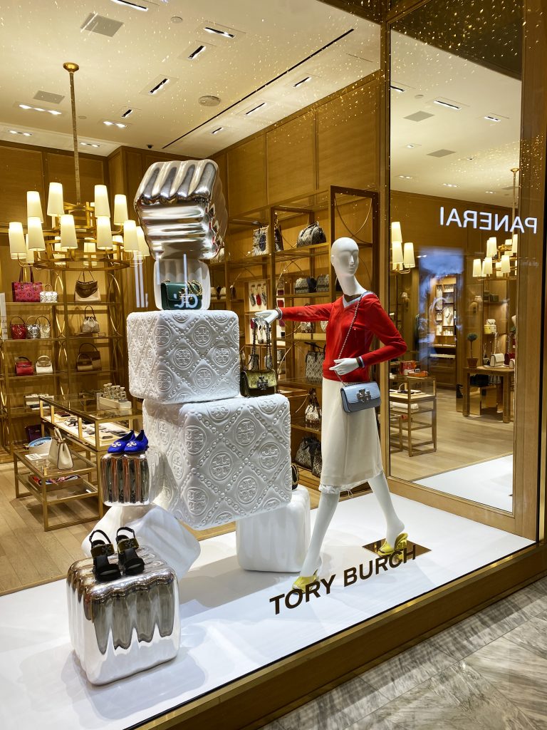 Nothing is more chic than mono tones of chrome and gloss white. These stackable cubes were created for the Tory Burch holiday scheme across their North America stores. We created these cubes from fiberglass which stacked in a metal internal structure - all of which was made in our New York factory.